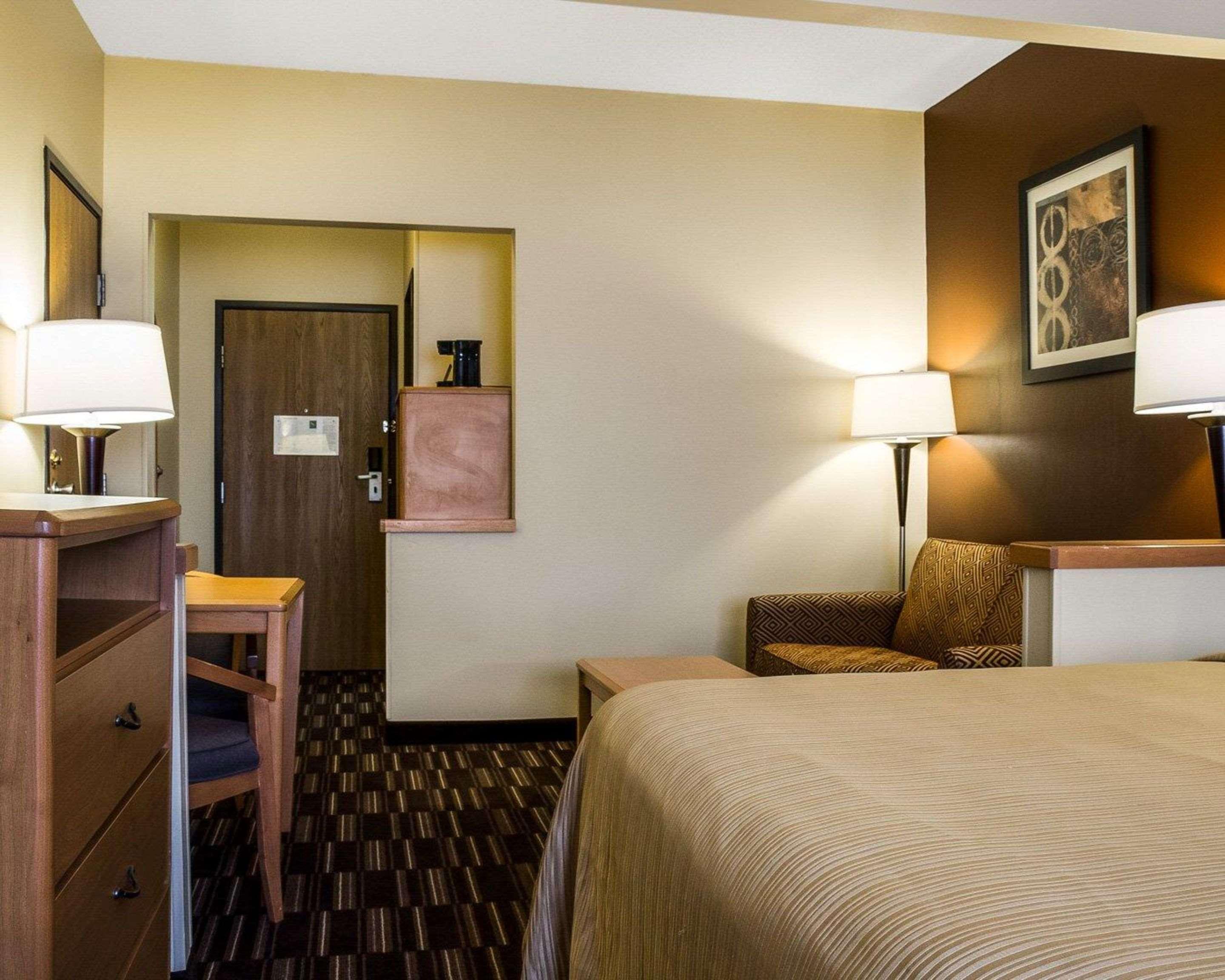 Quality Suites Near West Acres Fargo Buitenkant foto