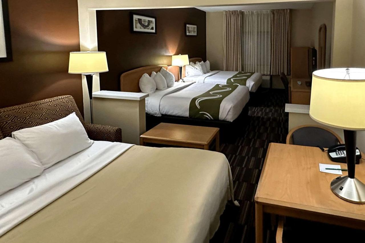 Quality Suites Near West Acres Fargo Buitenkant foto
