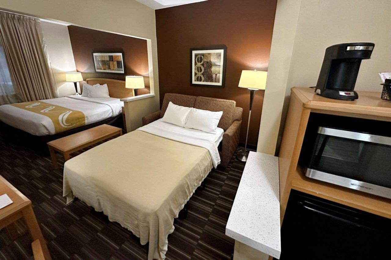 Quality Suites Near West Acres Fargo Buitenkant foto