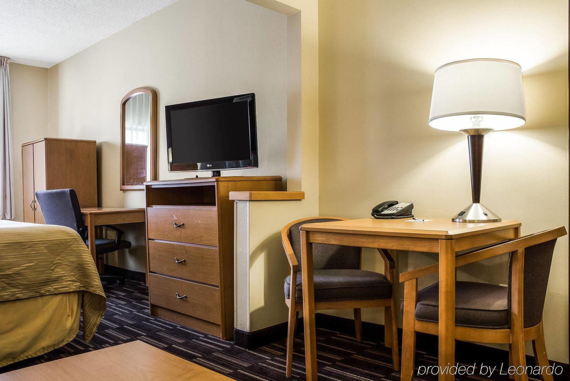 Quality Suites Near West Acres Fargo Buitenkant foto
